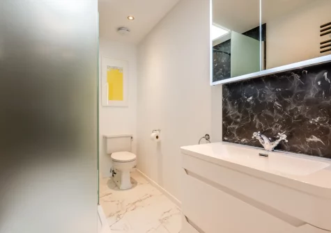 The shower room at 2 Clearwater, St Ives