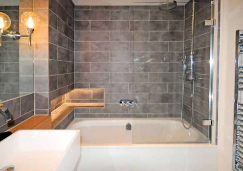 The bathroom @ 2 Queens Quay, Torquay