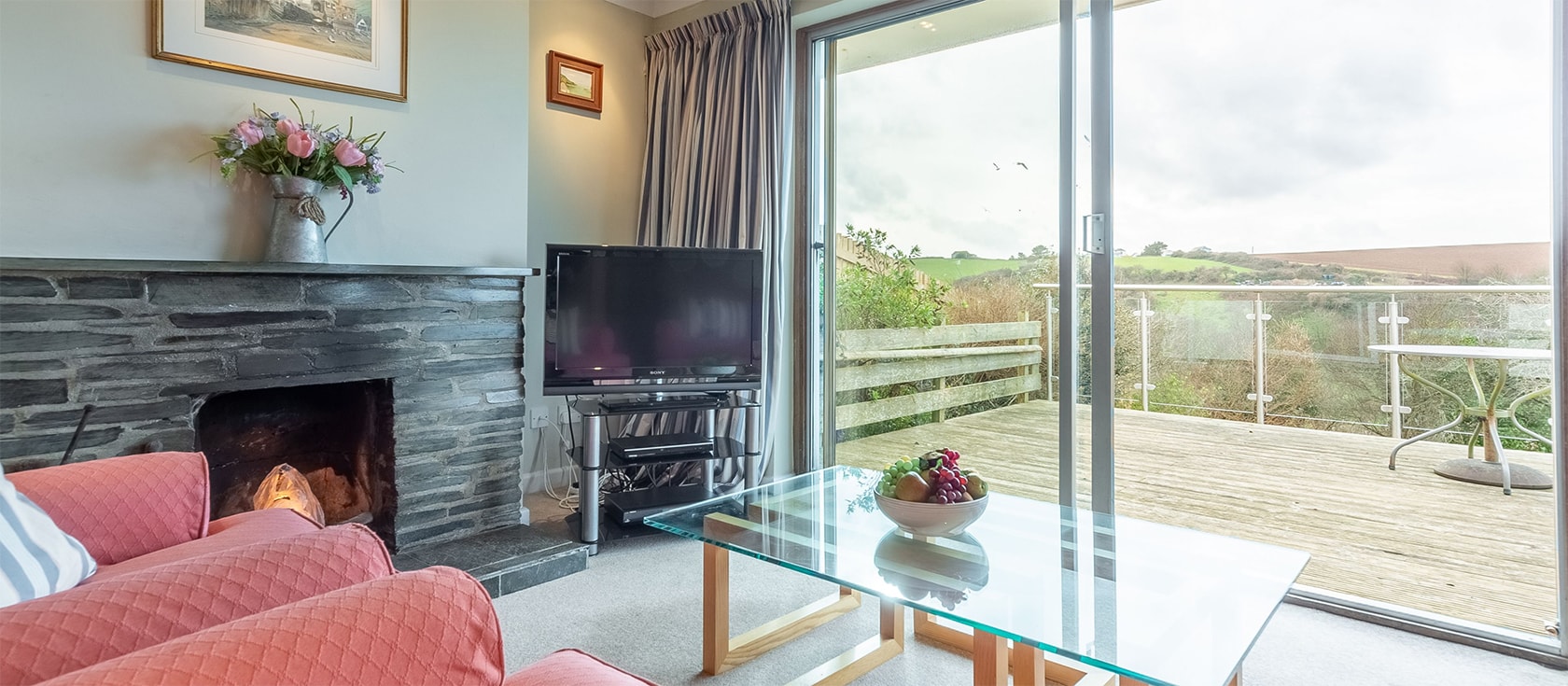 2 Silvershell View, Port Isaac is a three bedroom bungalow with rural/ sea view. Nicely furnished for five, the cottage has a sitting room with fireplace & spacious kitchen with dishwasher. Garden terrace, parking, walk to restaurants & shops.