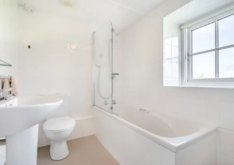 The bathroom at 2 The Chapel, Rinsey