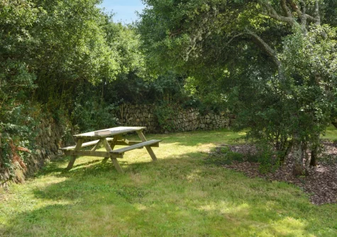 'The Thicket', a peaceful gated lawned garden with picnic bench, at 2 The Chapel, Rinsey