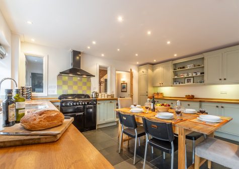 The kitchen & dining area at 2 The Fish Cellars, Port Quin
