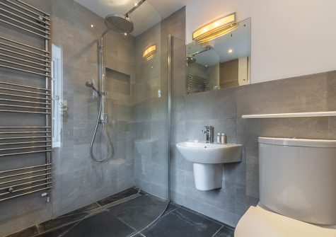 The ground floor wet room at 2 The Fish Cellars, Port Quin