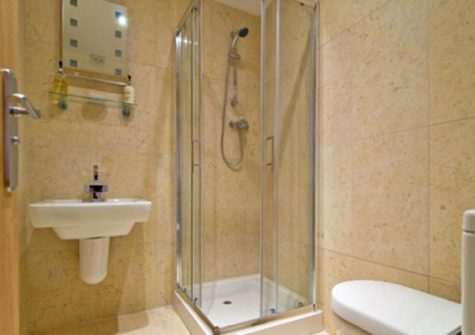 En-suite to bedroom #2 @ 2 The Old Edwardian, Newquay