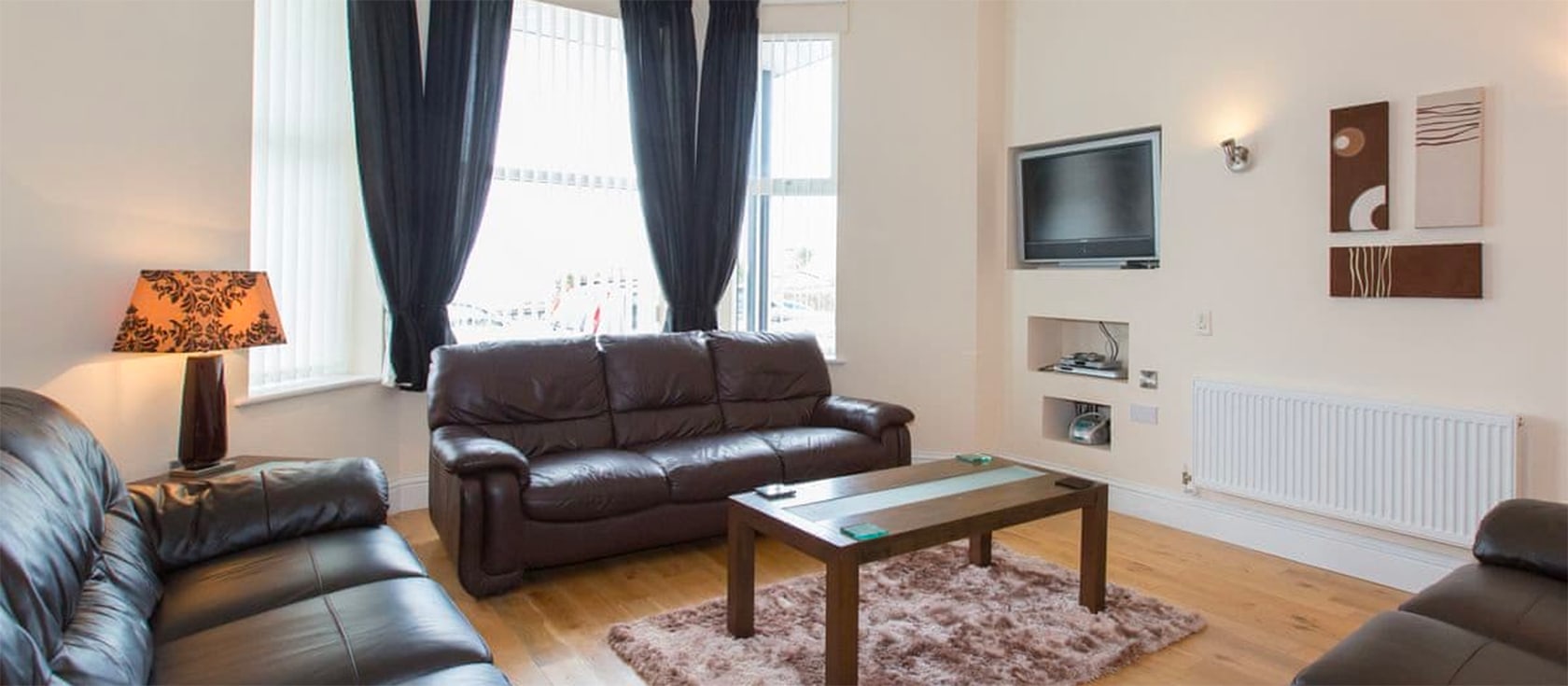 2 The Old Edwardian, Newquay is a luxury 5-star apartment with three bedrooms, all with ensuite bathrooms, to sleep four to six. Arranged over two floors, it has excellent sea views from the balcony. It boasts gardens, parking and is close to Towan Beach.