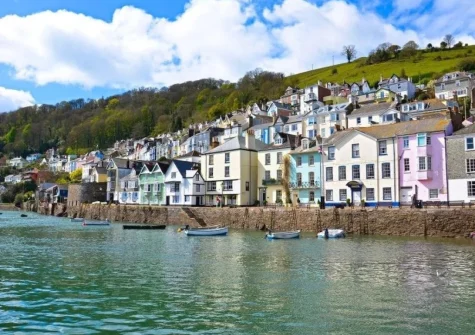 2 The Sail Loft is a sleek & stylish apartment within a moment's walk of bustling Dartmouth town centre & riverside