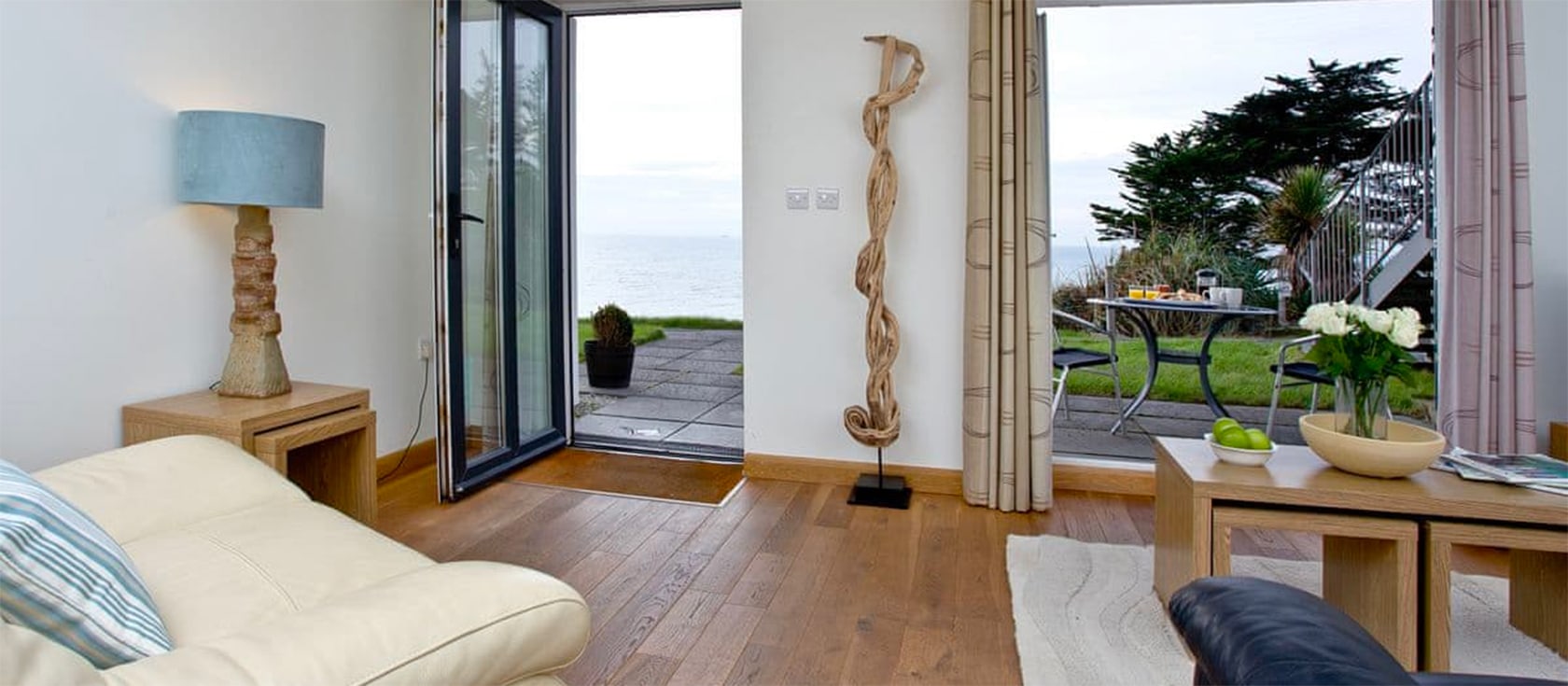 20 Mount Brioni is a modern one-bedroom apartment in a Mediterranean-style complex of houses and flats overlooking Seaton beach. It has a balcony, splendid coastal views, communal gardens and BBQ area along with designated parking.