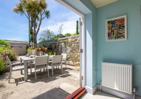 The patio & alfresco dining area at 26 Chapel Street, Penzance