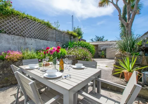 The patio & alfresco dining area at 26 Chapel Street, Penzance