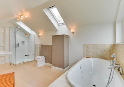 The bathroom at 26 Church Lane, Padstow