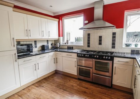 The kitchen at 27 Berries Avenue, Bude