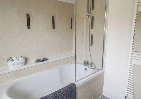 The bathroom at 27 Berries Avenue, Bude
