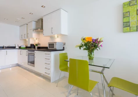 The kitchen & dining area at 28 Rocklands, Newquay