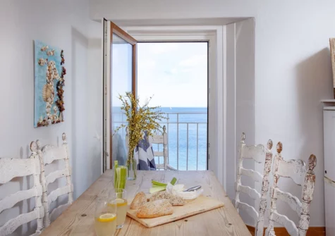 The dining area at 3 Bayview, Torcross