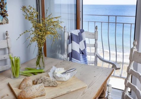 The dining area at 3 Bayview, Torcross