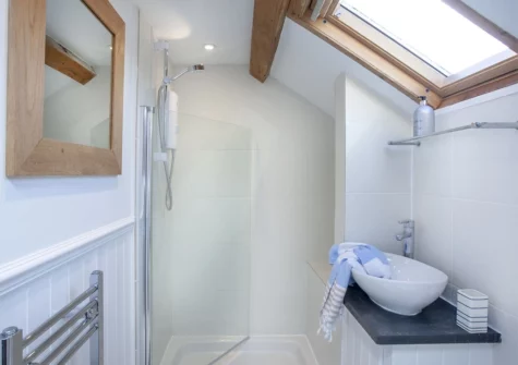 Bedroom #1 en-suite at 3 Bayview, Torcross