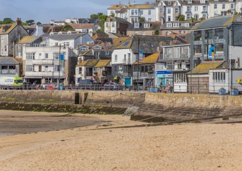 3 Copper Kettle is a delightful harbourside apartment, mere steps from St Ives' many arty attractions & celebrated eateries