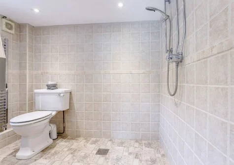 The wet room at 3 Gabberwell Cottages, Kingston