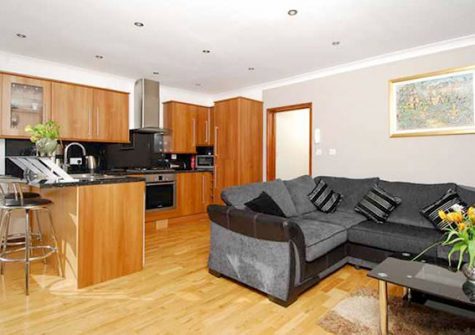 The open-plan living area & kitchen @ 3 High Gables, Paignton