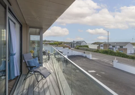 The balcony & outdoor sitting area at 3 Oasis Sands, Newquay