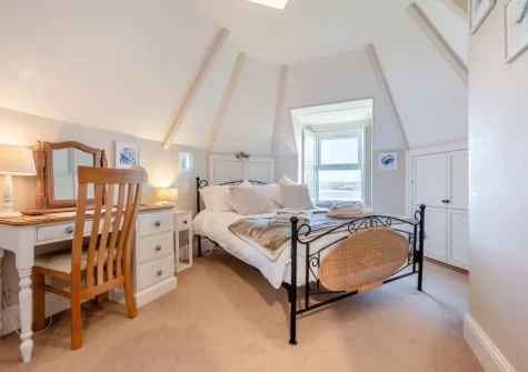 Bedroom #1 at 3 Pentyre House, Padstow