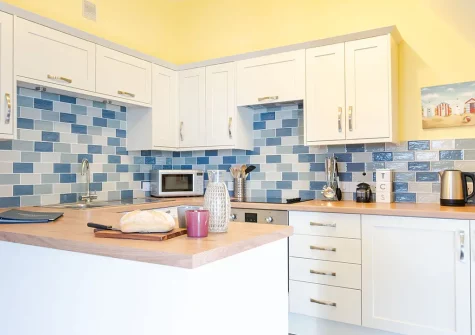 The kitchen at 3 The Old School House, St Agnes