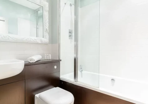 The bathroom at 3 The Old School House, St Agnes