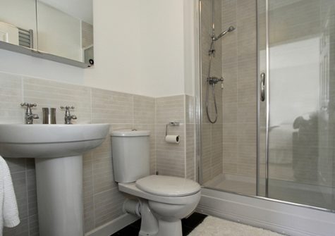 En-suite to bedroom 1 @ 3 Waterwheel Apartments, Charlestown