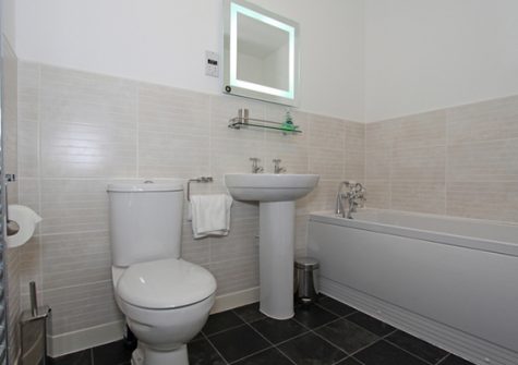 Main bathroom @ 3 Waterwheel Apartments, Charlestown