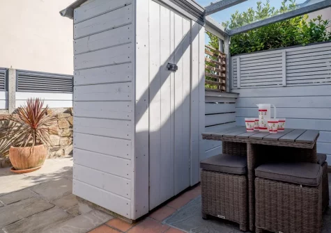 The courtyard & alfresco dining area at 3 White House Close, Instow