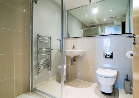 The en-suite to bedroom #1 @ 32 Zinc, Newquay