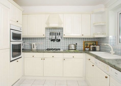 The kitchen @ 39 Moorings Reach, Brixham