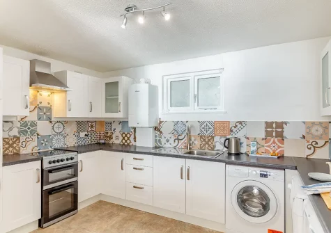 The kitchen at 4 Admiralty Court, Looe