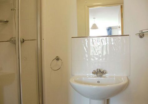 En-suite to bedroom 1 @ 4 Belvedere Court, Paignton