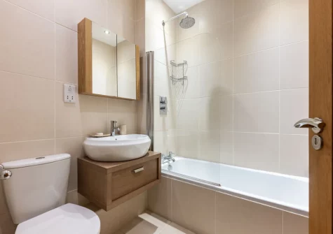 The bathroom at 4 Fernhill, Carbis Bay