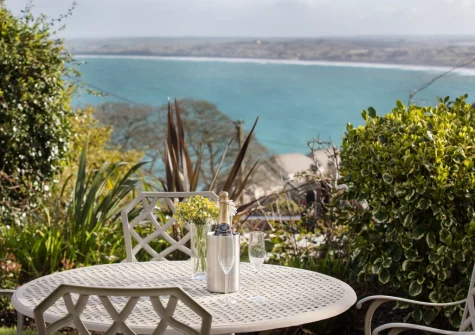 The shared garden & alfresco dining area at 4 Fernhill, Carbis Bay