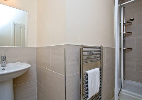 Bedroom #1 en-suite at 4 Hunters Moon, Torquay