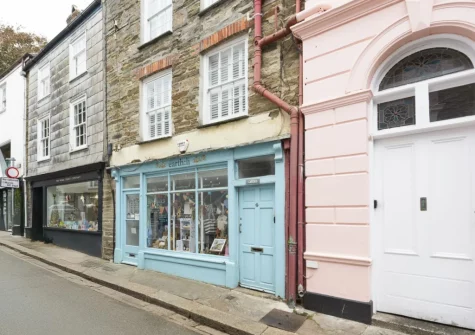 4 Quayside is a fabulous duplex apartment in the heart of Fowey
