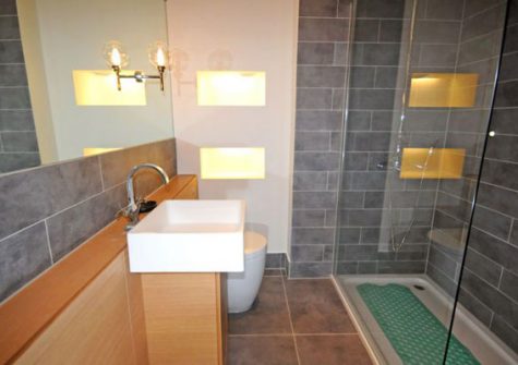 The en-suite to bedroom #1 @ 4 Queens Quay, Torquay