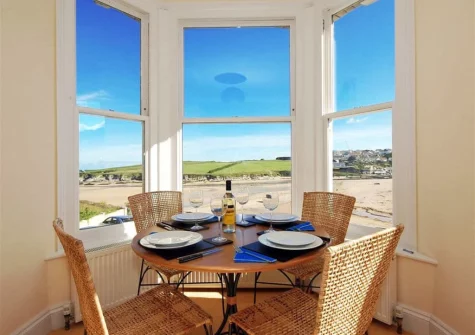 The dining area at 4 Seashore, Newquay