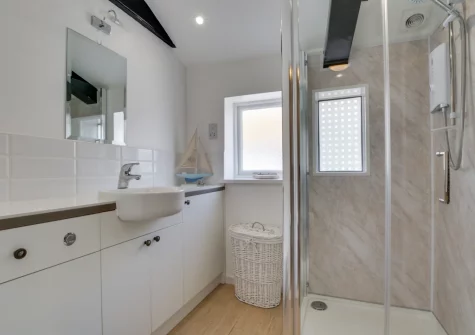 The shower room at 41 Back Road West, St Ives
