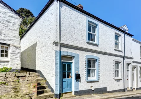 45 North Street is a charming traditional cottage, in a rime location less than 50 metres from Fowey Harbour
