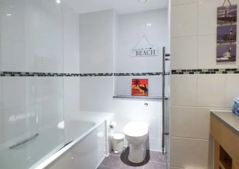The bathroom at 47 Bredon Court, Newquay