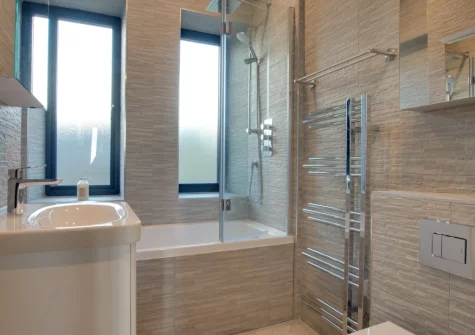 The bathroom at 5 Coastguard Cottages, Torquay
