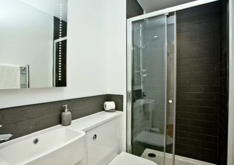 Bedroom #1 en-suite shower room at 5 Devon Beach Court, Woolacombe