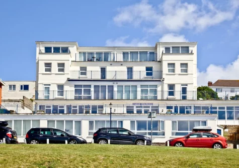5 Devon Beach Court is a spacious first floor apartment, a stone‚Äôs throw from Woolacombe's award-winning beach & village amenities