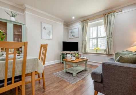 The living & dining area at 5 Pentyre House, Padstow