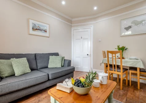 The living & dining area at 5 Pentyre House, Padstow
