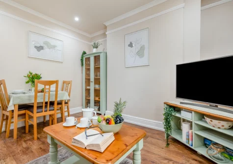 The living & dining area at 5 Pentyre House, Padstow