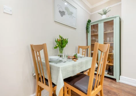 The dining area at 5 Pentyre House, Padstow